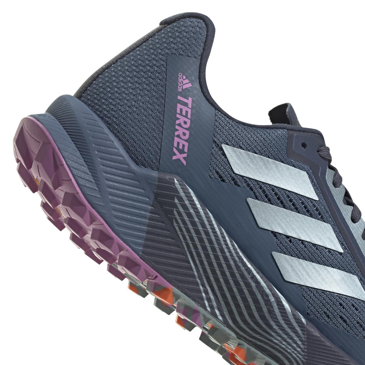 product/a/d/adidas_gz1901_10_footwear_photography_detail_view_3_white_000.jpg