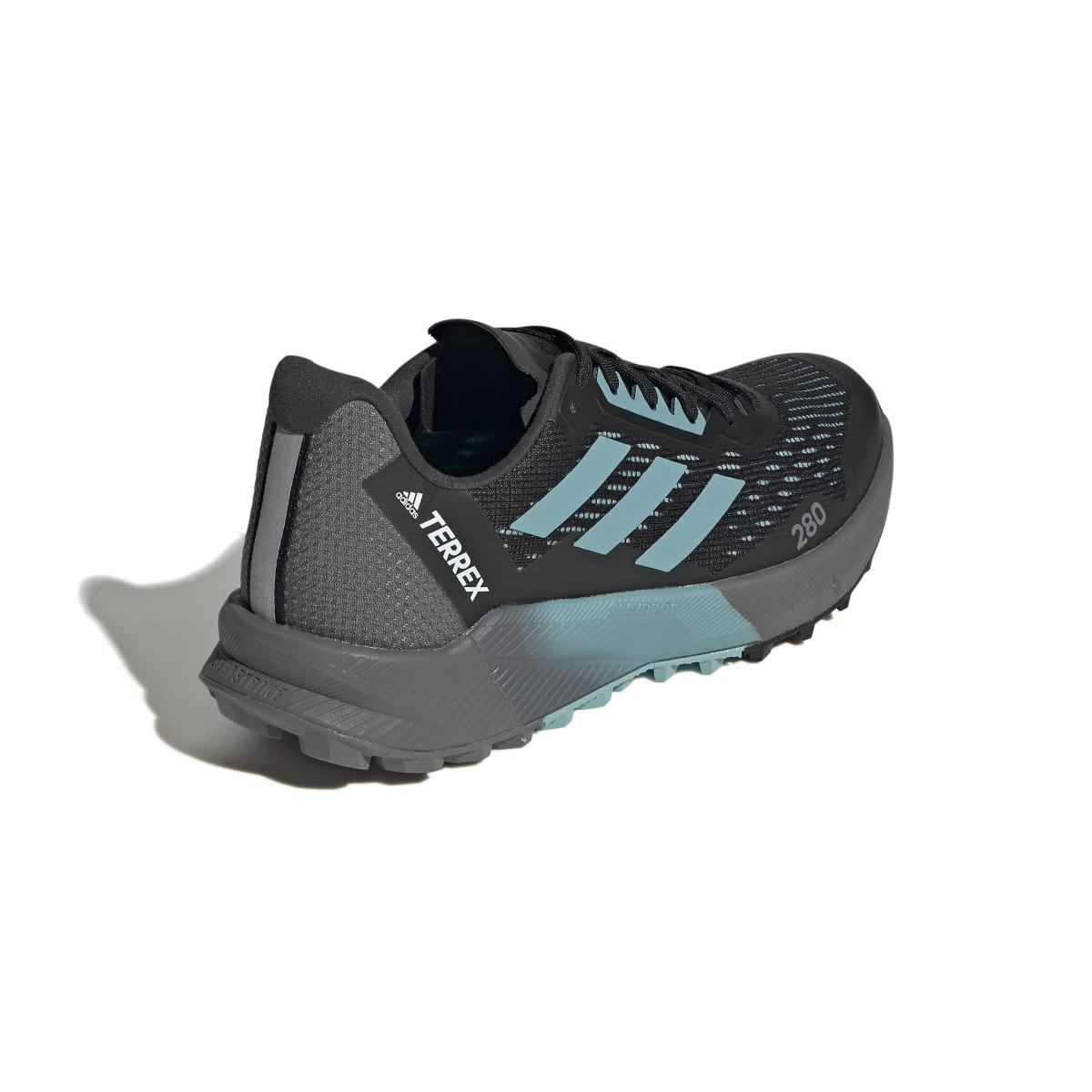 product/a/d/adidas_h03189_7_footwear_photography_back_lateral_top_view_white_000.jpg