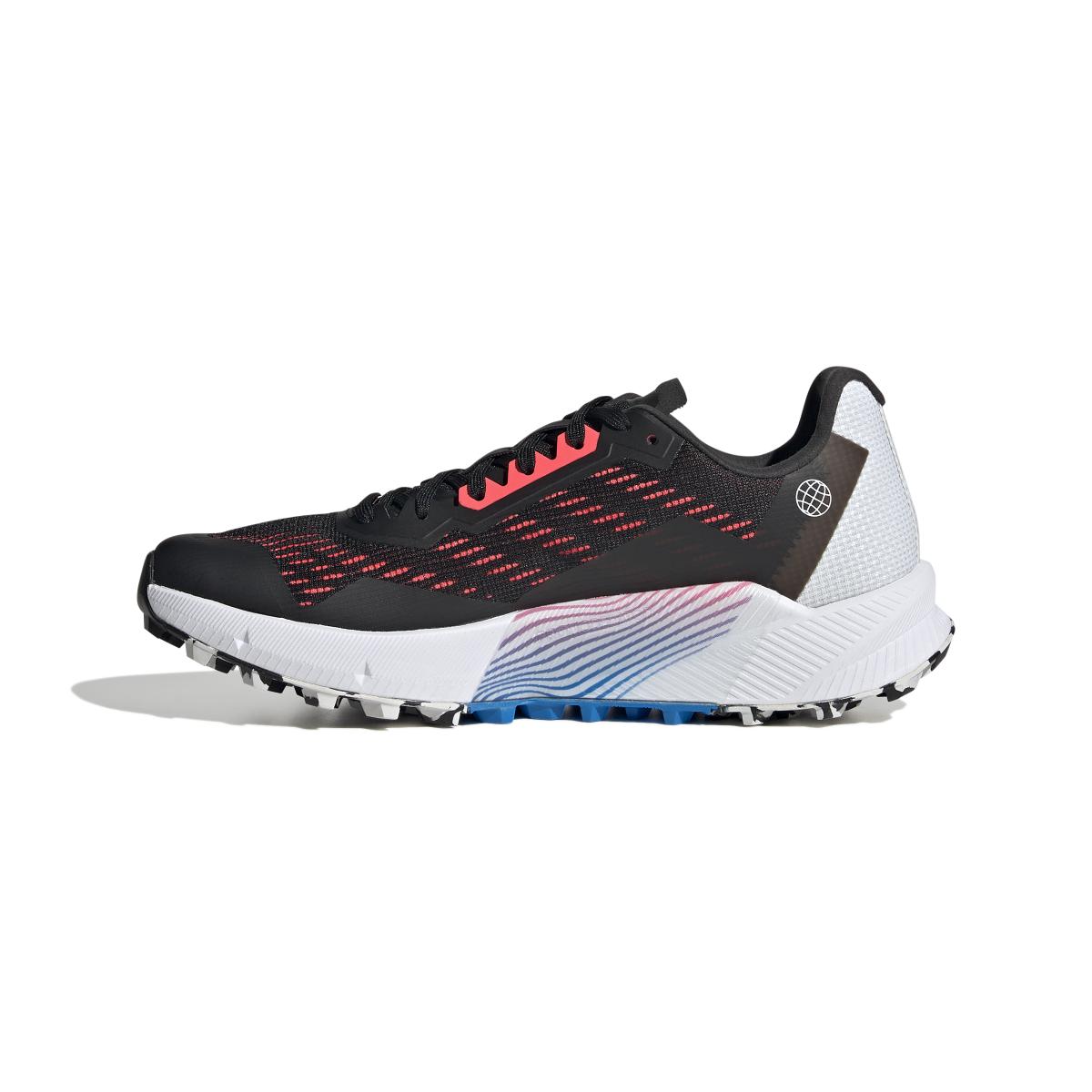 product/a/d/adidas_h03190_5_footwear_photography_side_medial_center_view_white_000.jpg