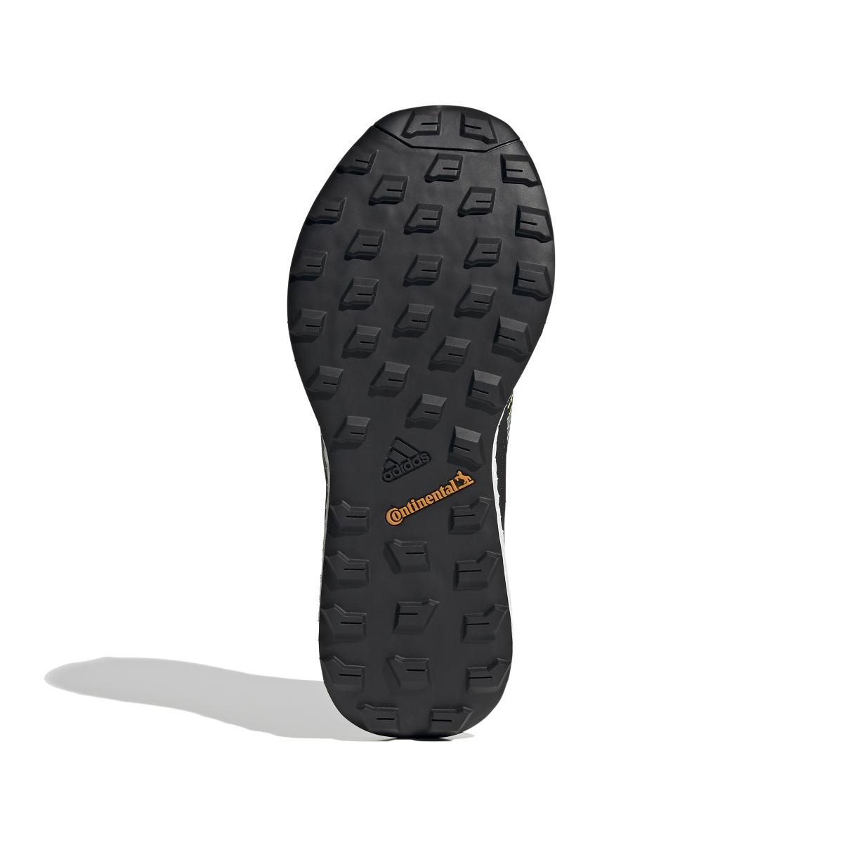product/a/d/adidas_h69068_4_footwear_photography_bottom_view_white_000.jpg