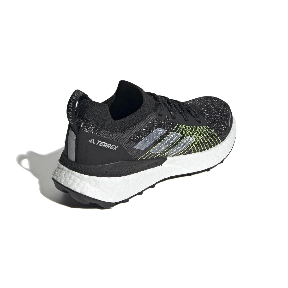product/a/d/adidas_h69068_7_footwear_photography_back_lateral_top_view_white_000.jpg