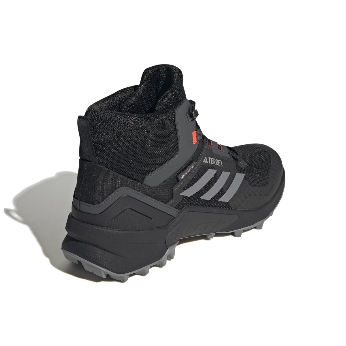 product/a/d/adidas_hr1308_7_footwear_photography_back_lateral_top_view_white_000.jpg
