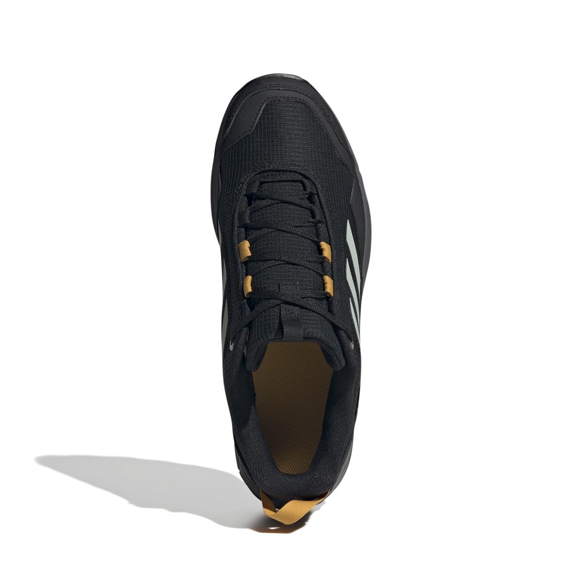 product/a/d/adidas_id7847_3_footwear_photography_top_portrait_view_white.jpg