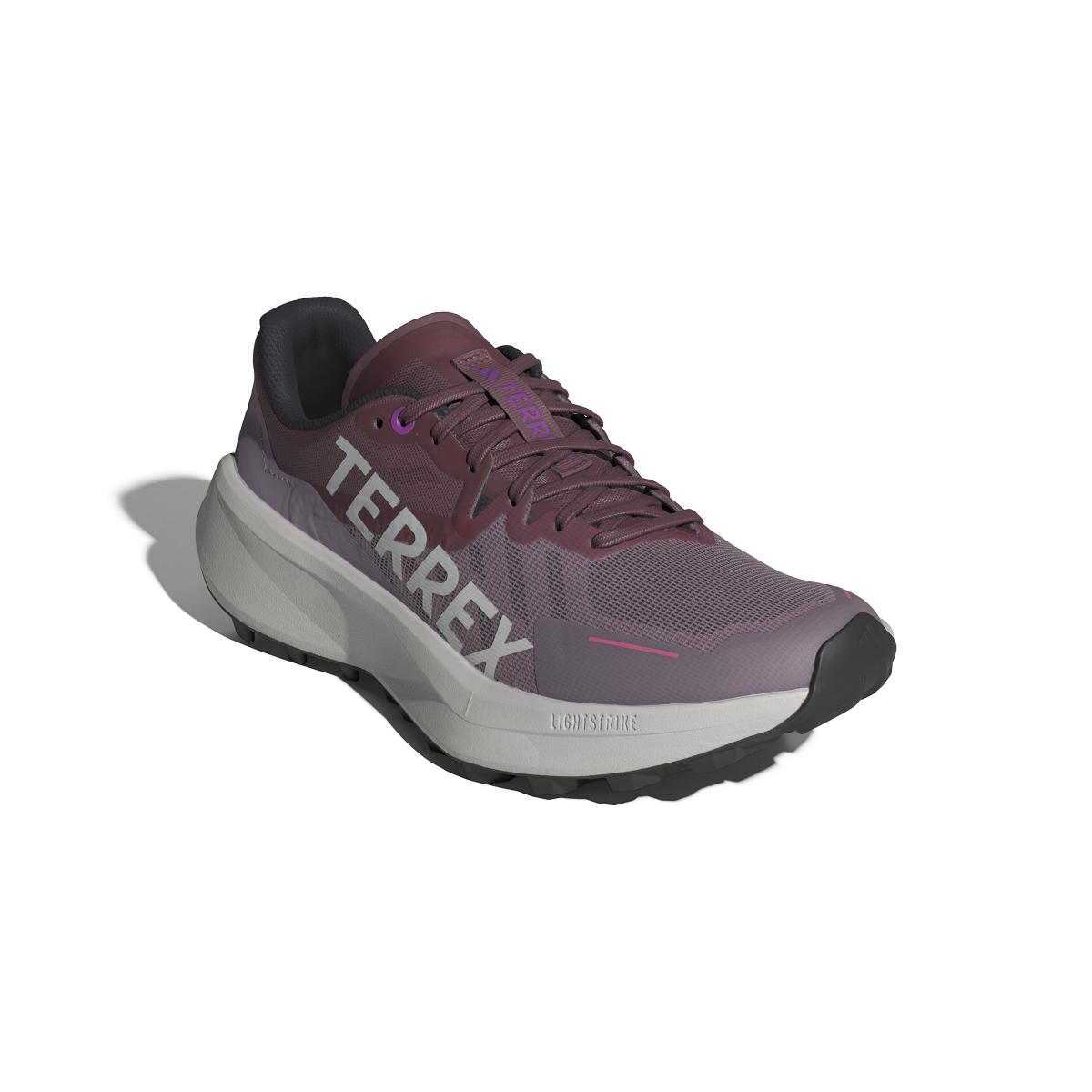 product/a/d/adidas_ig6583_6_footwear_photography_front_lateral_top_view_white.jpg