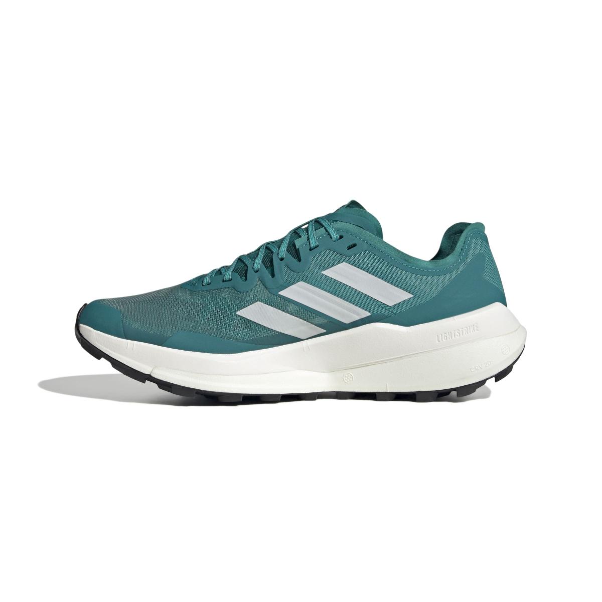 product/a/d/adidas_jr5239_5_footwear_photography_side_medial_center_view_white-nw091725.jpg