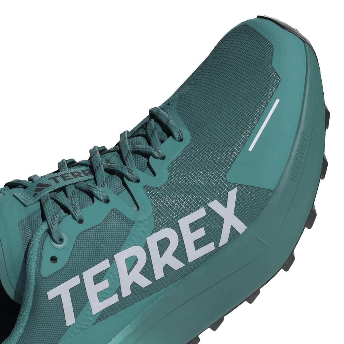 product/a/d/adidas_jr5243_8_footwear_photography_detail_view_1_white-nw091725.jpg
