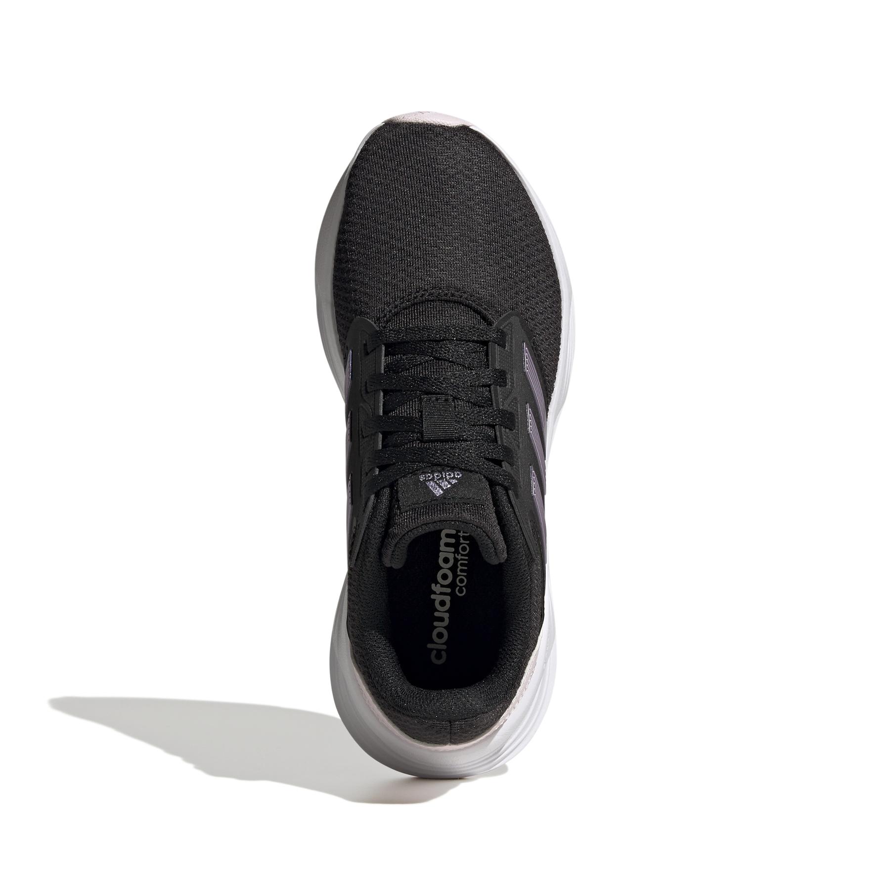 product/a/d/adidas_gw4132_3_footwear_photography_top_portrait_view_white_000.jpg