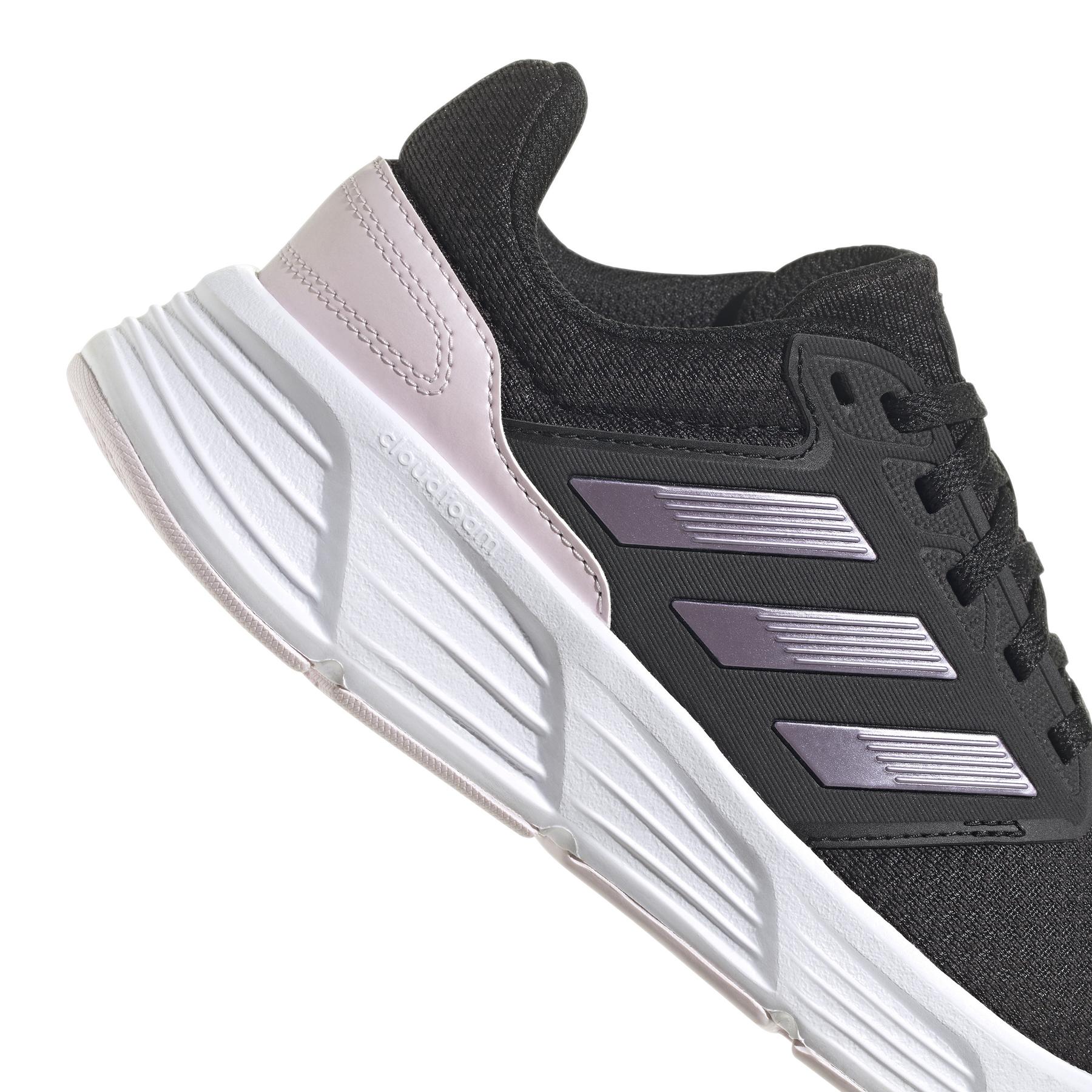 product/a/d/adidas_gw4132_9_footwear_photography_detail_view_2_white_000.jpg