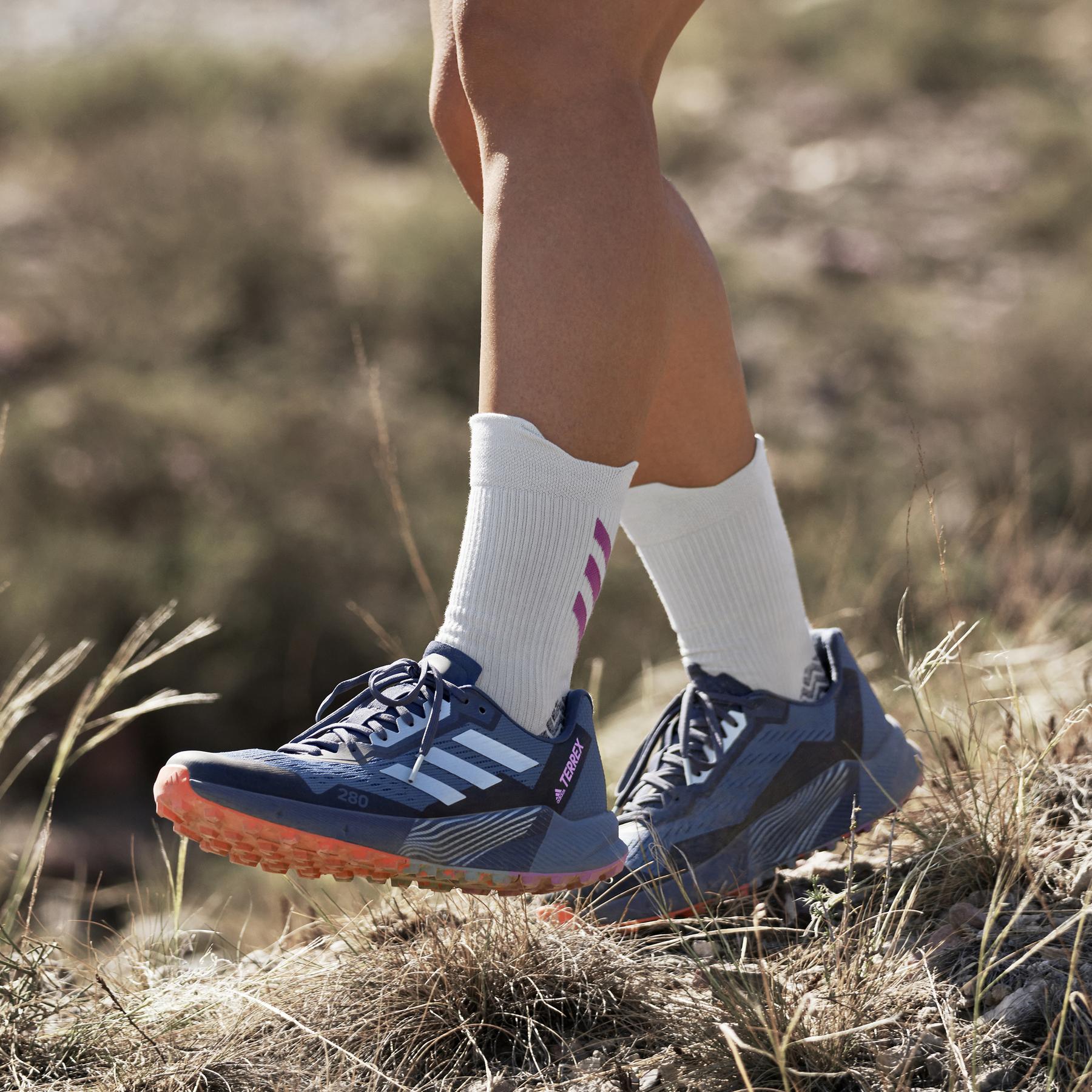product/a/d/adidas_gz1901_20_footwear_photography_heromrktng_view_5_white_000.jpg