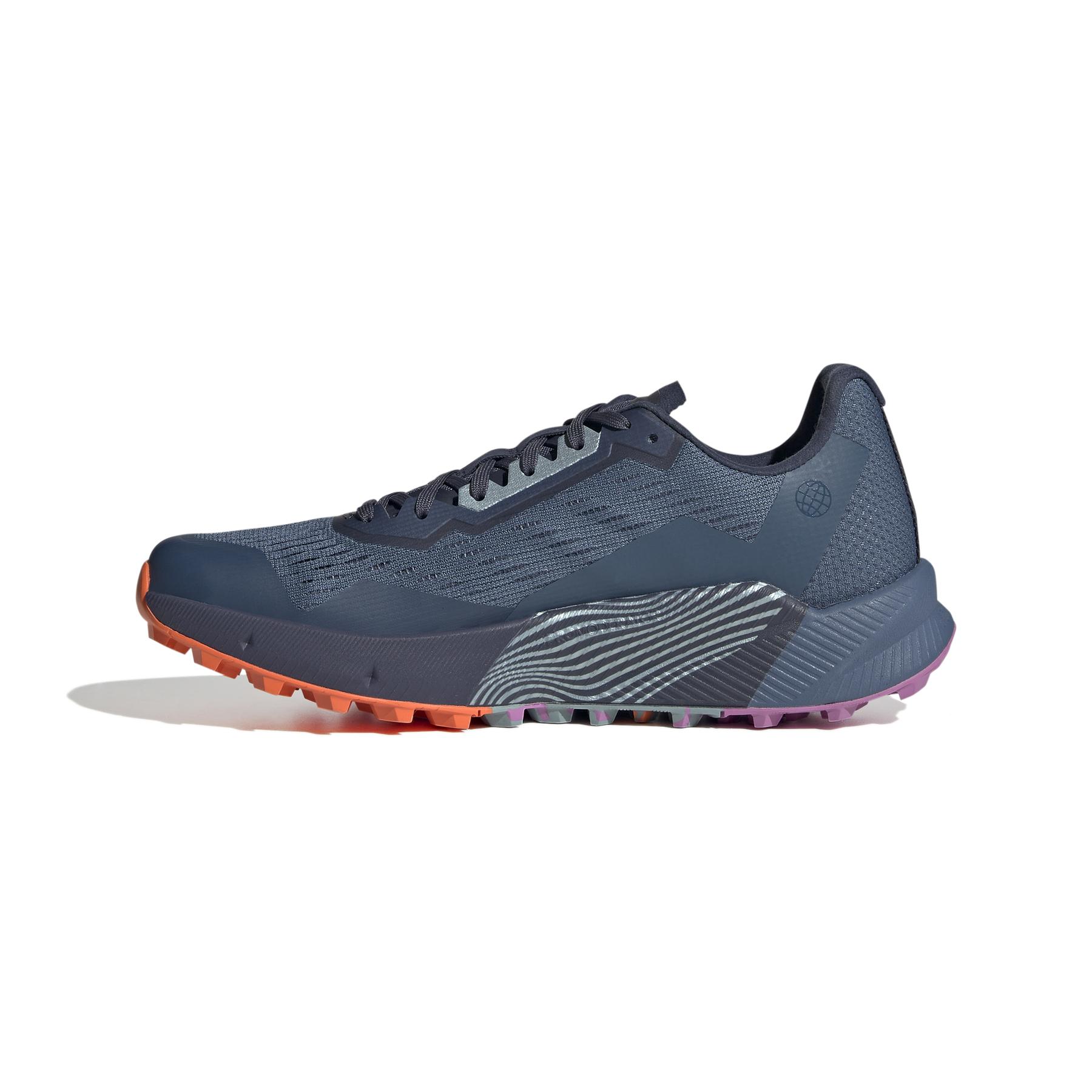 product/a/d/adidas_gz1901_5_footwear_photography_side_medial_center_view_white_000.jpg