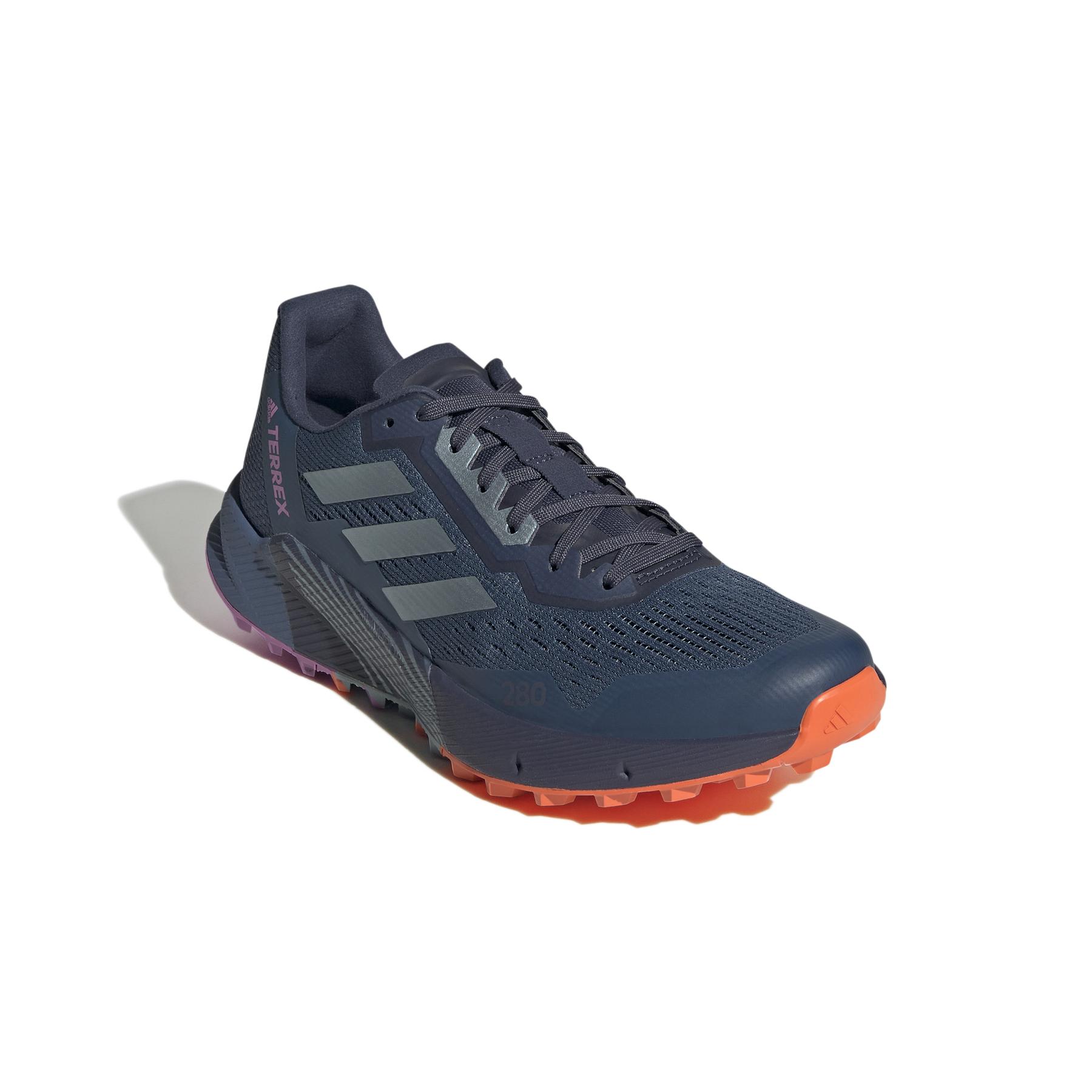 product/a/d/adidas_gz1901_6_footwear_photography_front_lateral_top_view_white_000.jpg