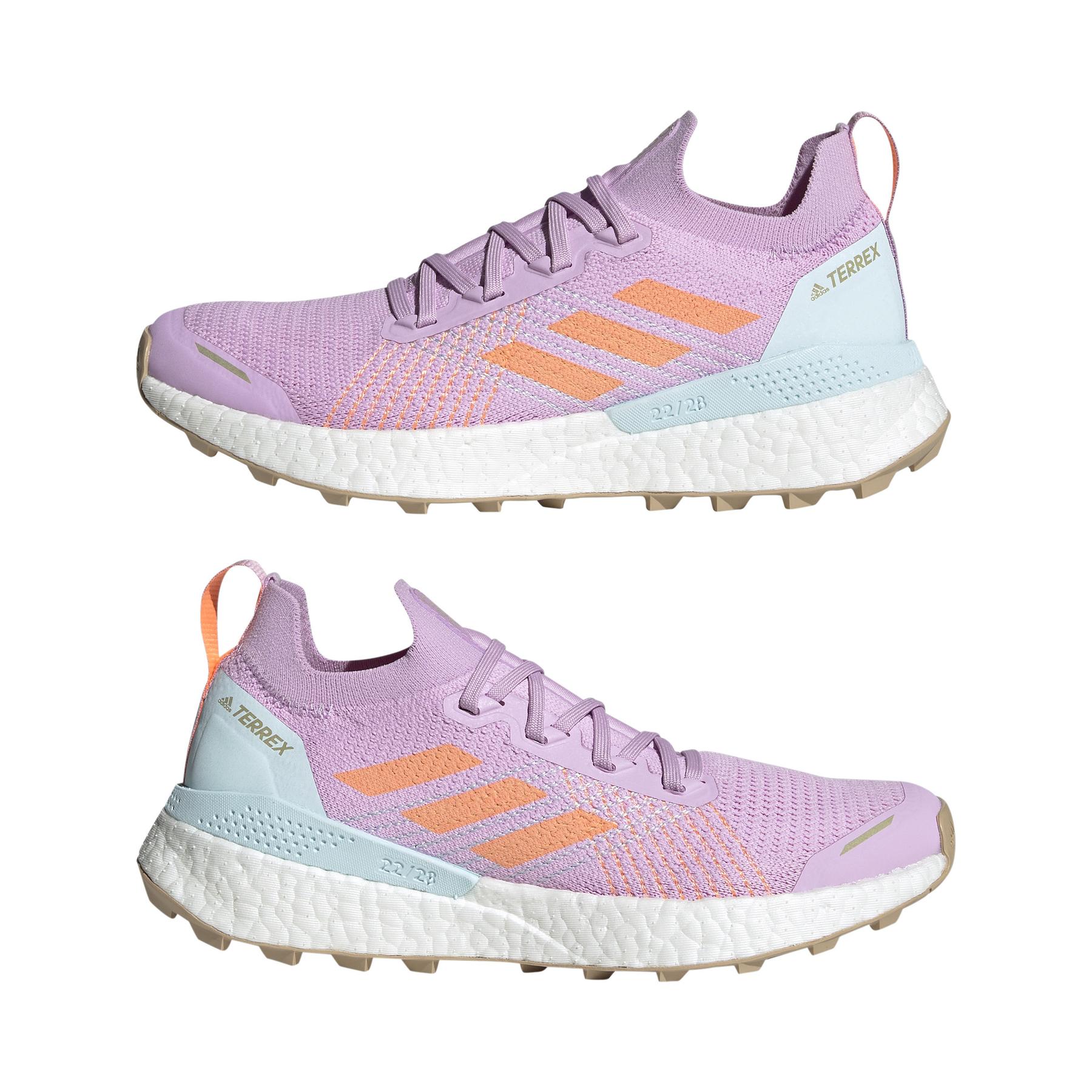product/a/d/adidas_gz4049_10_footwear_photography_mirrored_pair_view_white_000.jpg