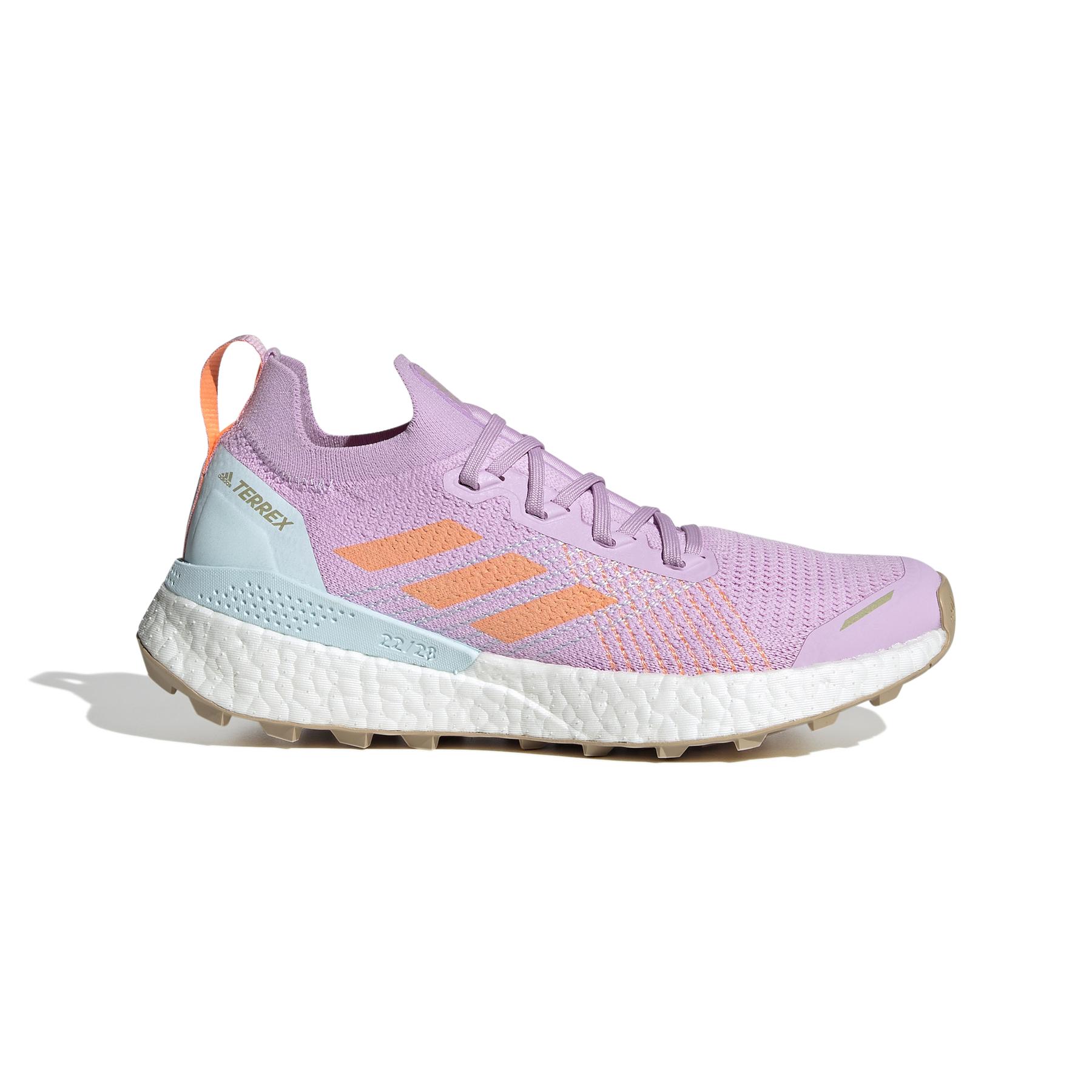 product/a/d/adidas_gz4049_1_footwear_photography_side_lateral_center_view_white_000.jpg
