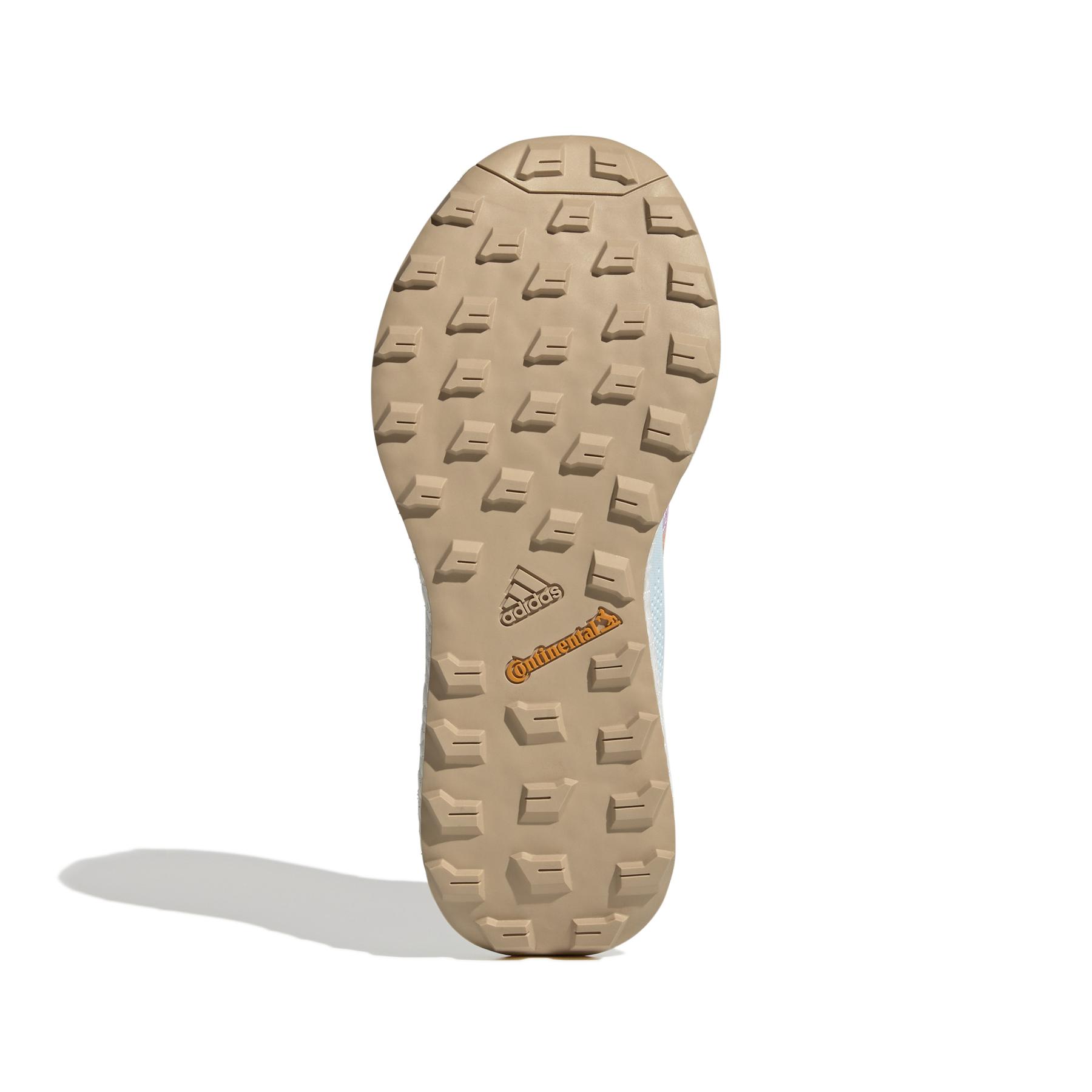 product/a/d/adidas_gz4049_4_footwear_photography_bottom_view_white_000.jpg