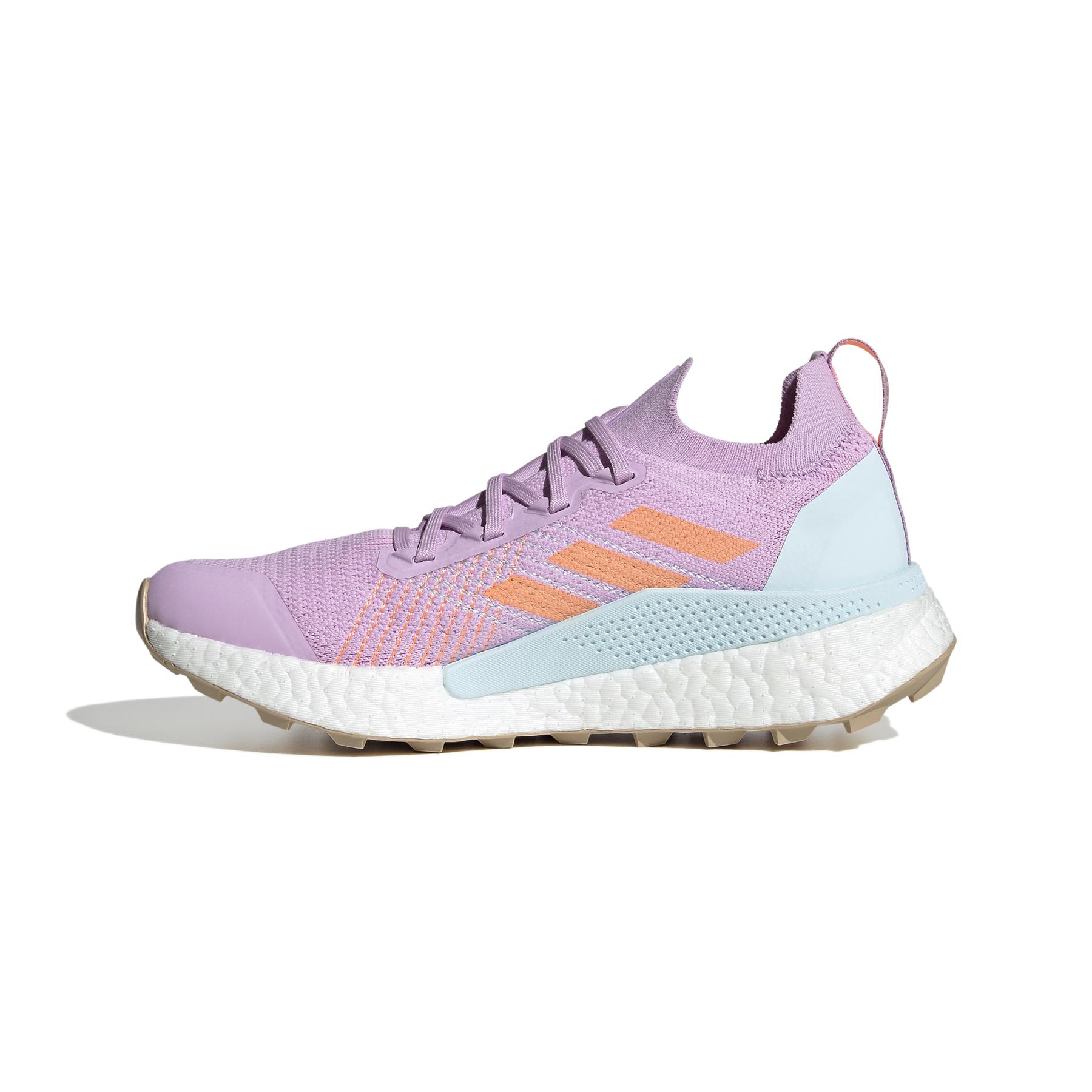 product/a/d/adidas_gz4049_5_footwear_photography_side_medial_center_view_white_000.jpg