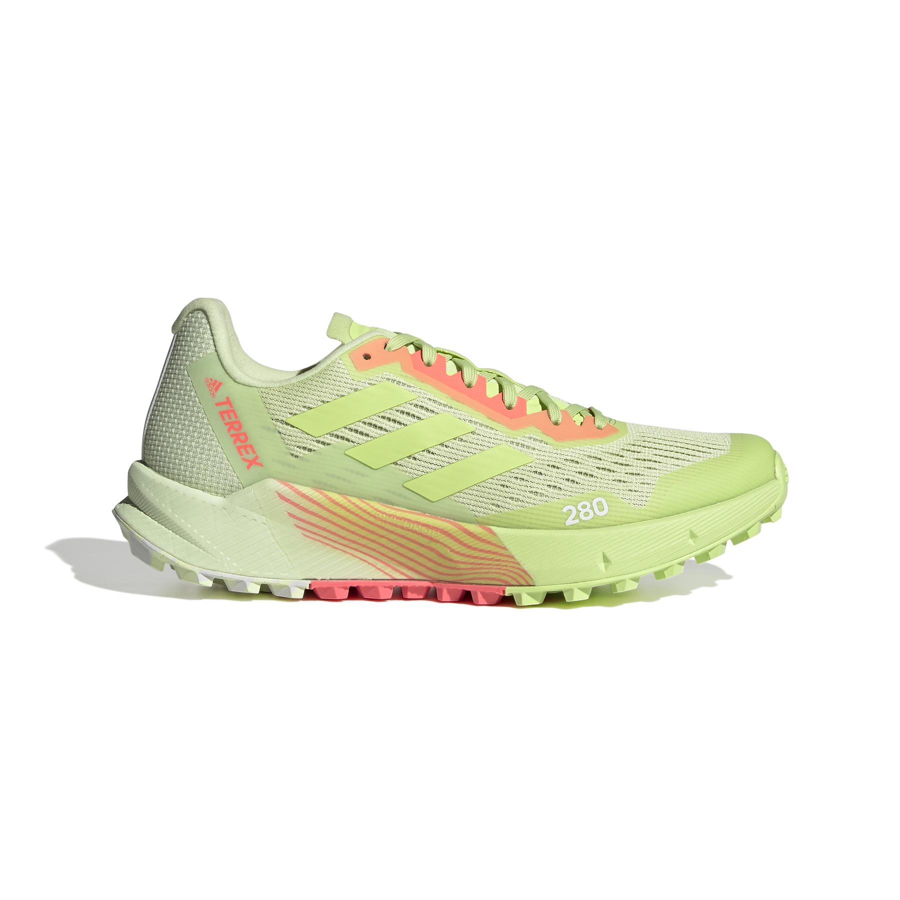 product/a/d/adidas_h03191_1_footwear_photography_side_lateral_center_view_white_000.jpg