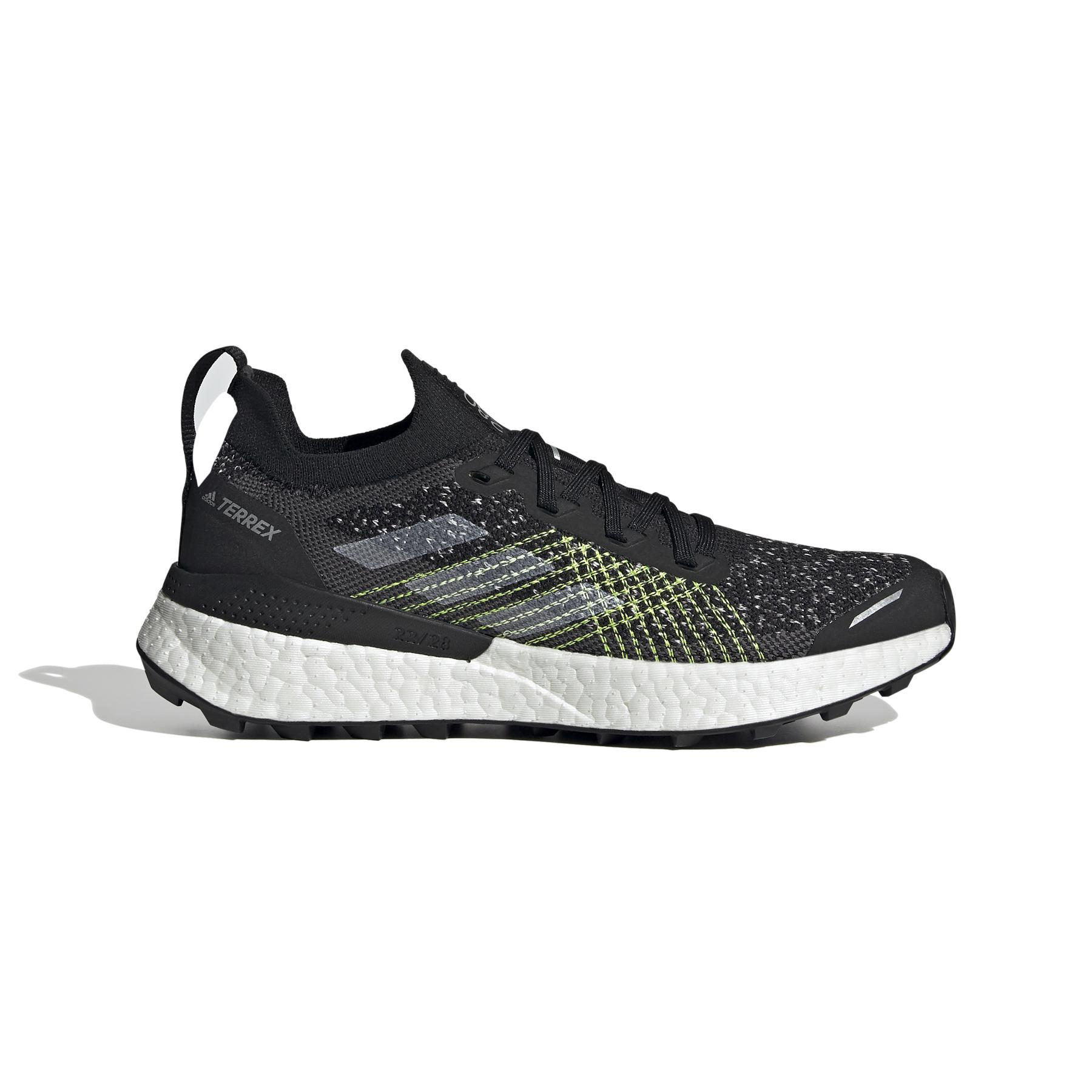product/a/d/adidas_h69068_1_footwear_photography_side_lateral_center_view_white_000.jpg