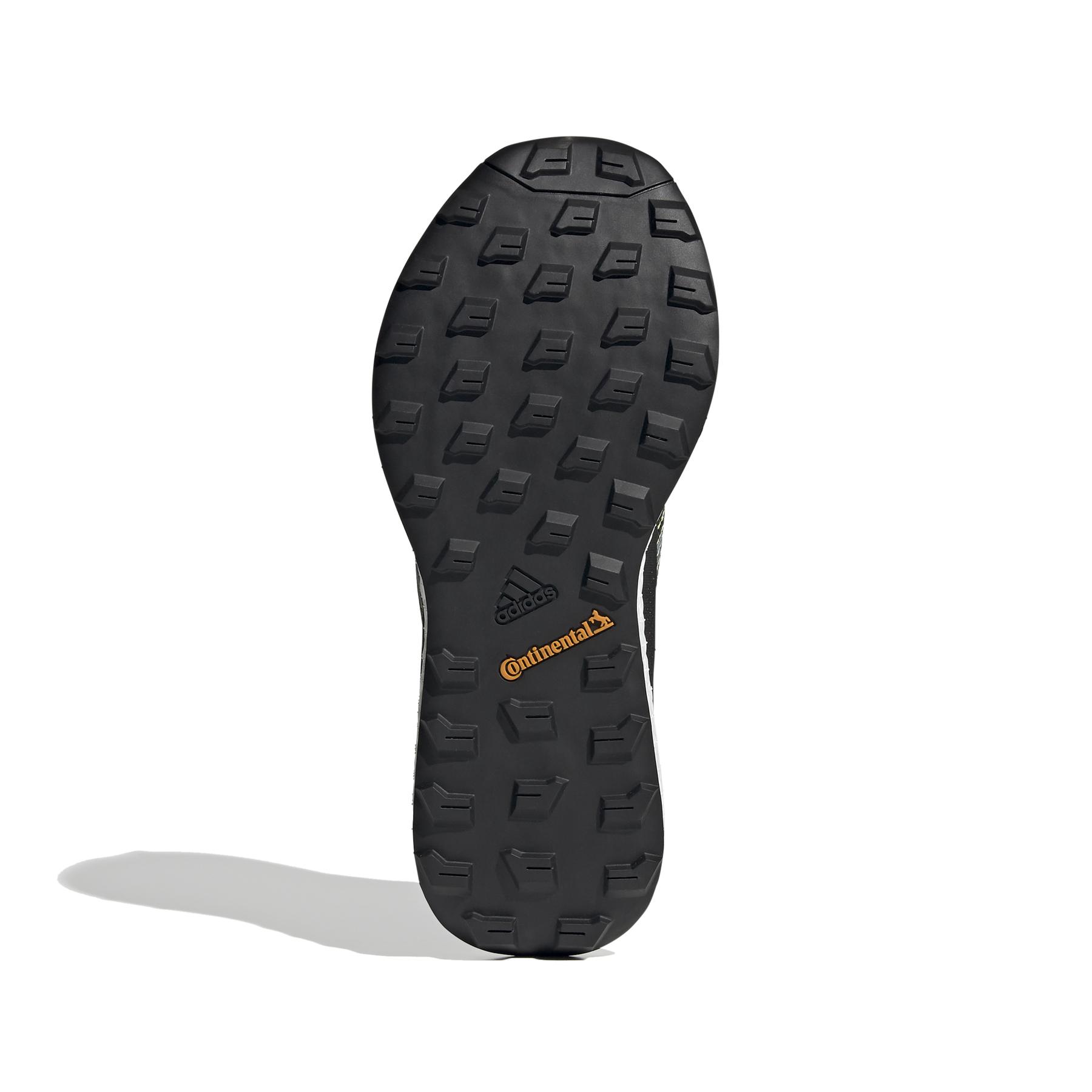 product/a/d/adidas_h69068_4_footwear_photography_bottom_view_white_000.jpg