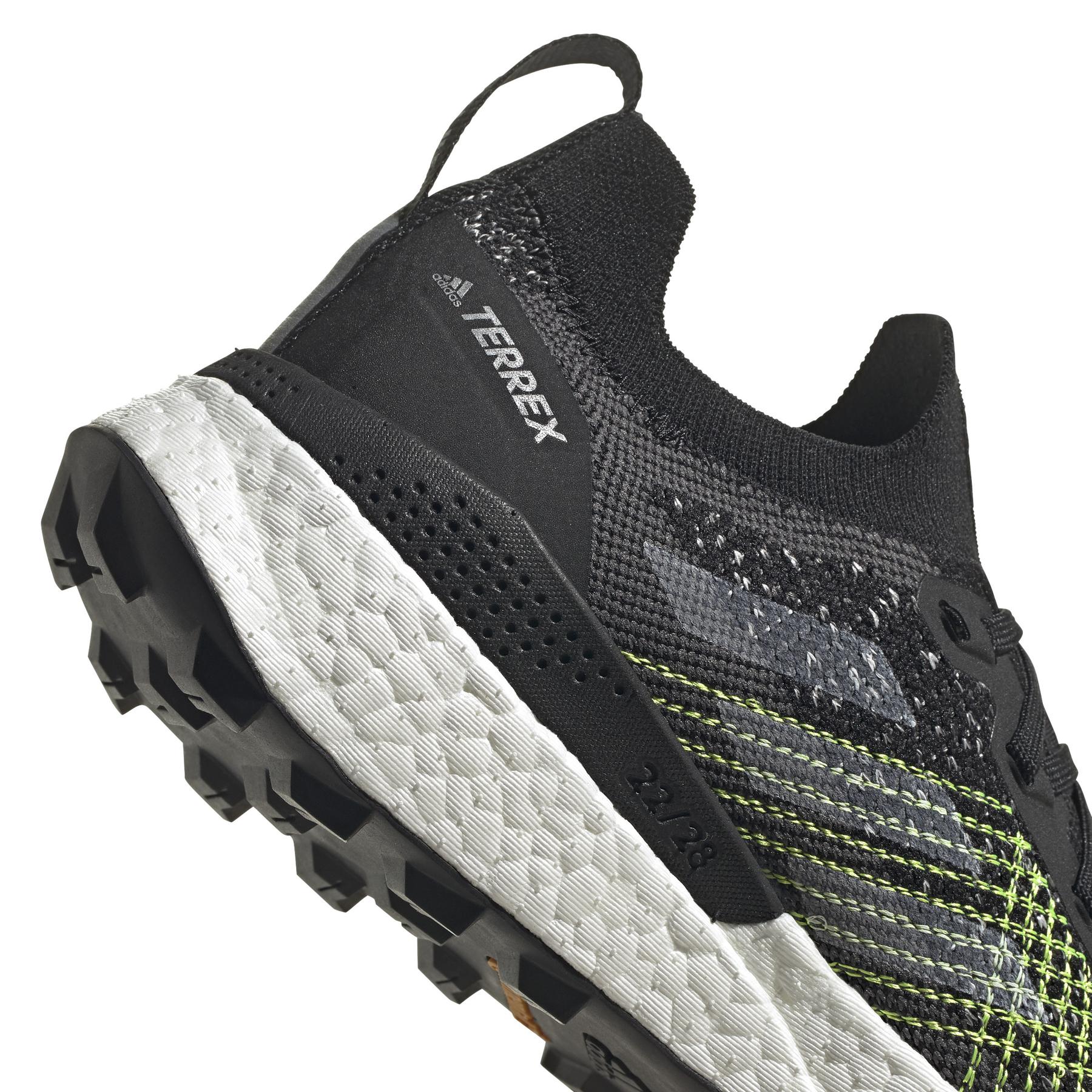product/a/d/adidas_h69068_9_footwear_photography_detail_view_2_white_000.jpg