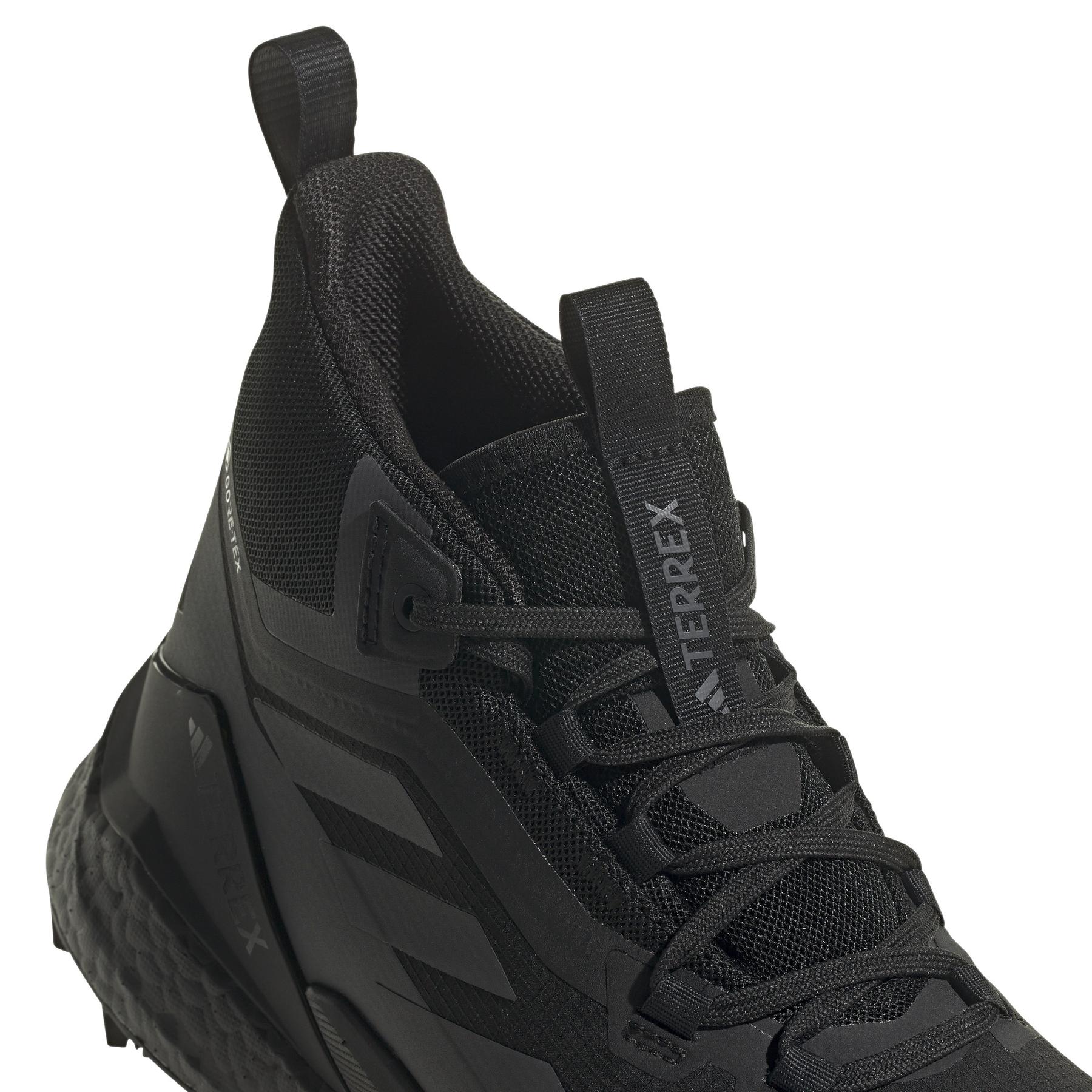 product/a/d/adidas_hq8383_8_footwear_photography_detail_view_1_white.jpg