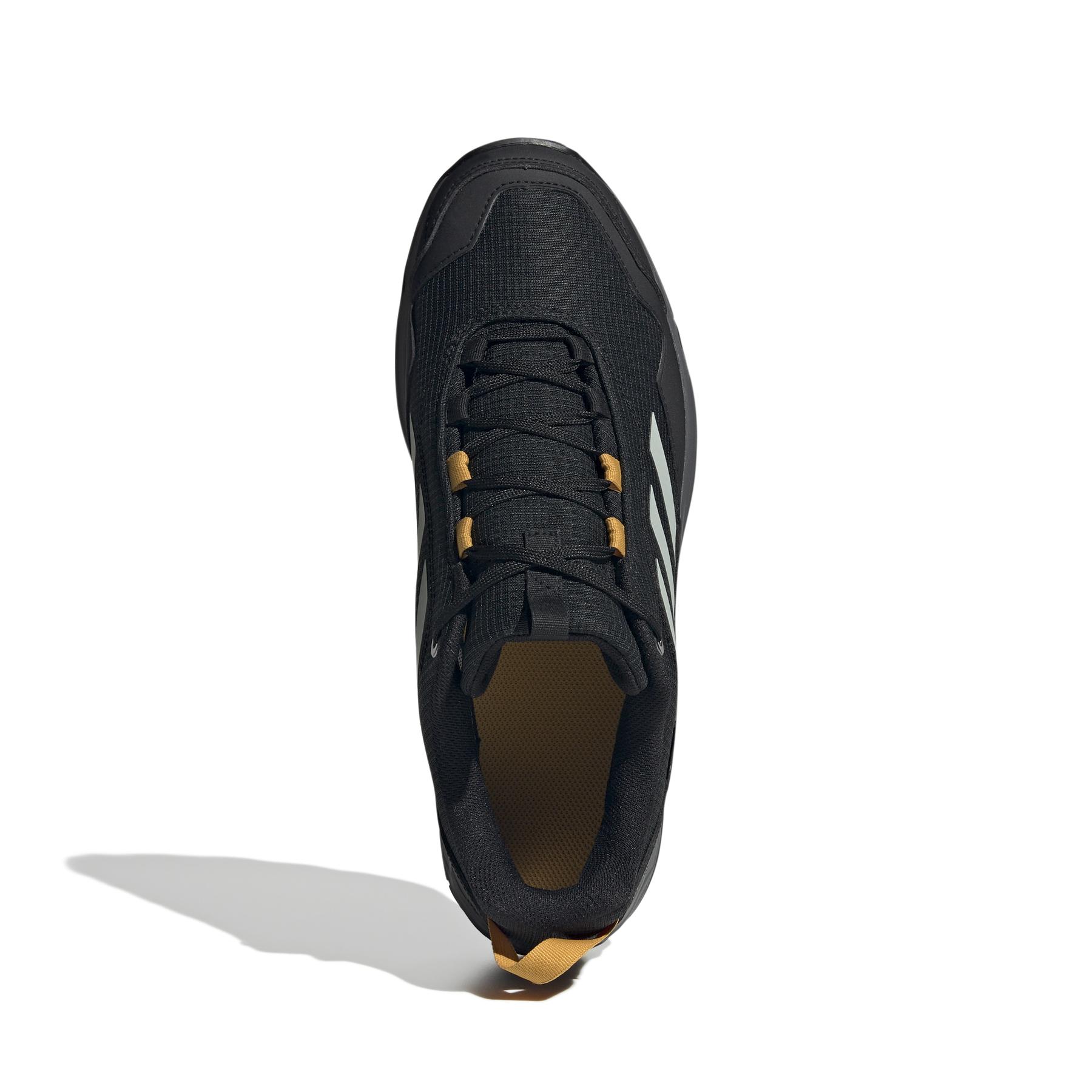 product/a/d/adidas_id7847_3_footwear_photography_top_portrait_view_white.jpg
