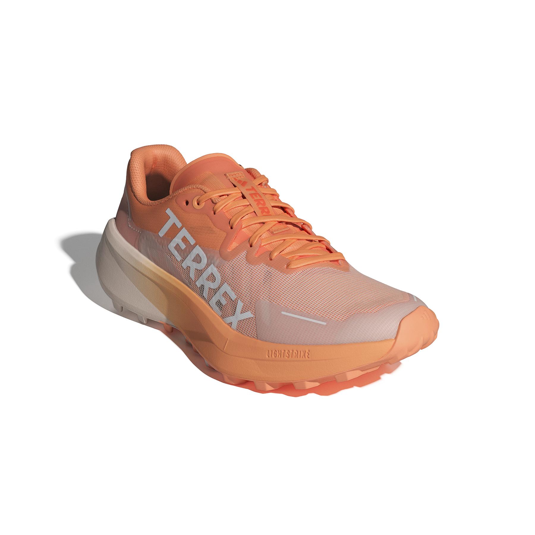 product/a/d/adidas_ig6582_6_footwear_photography_front_lateral_top_view_white.jpg