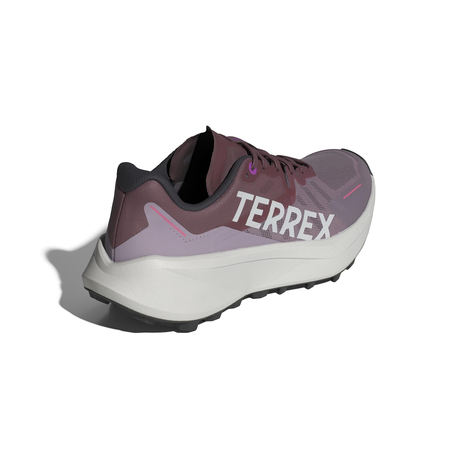 product/a/d/adidas_ig6583_7_footwear_photography_back_lateral_top_view_white.jpg