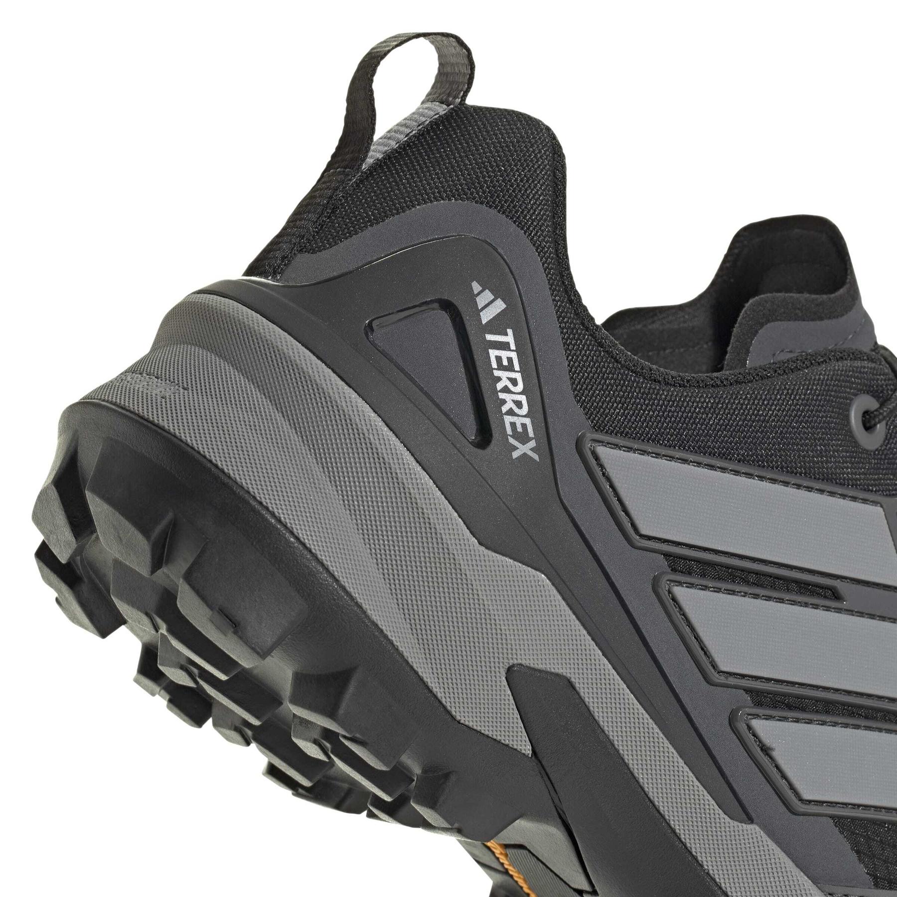 product/a/d/adidas_ih1098_9_footwear_photography_detail_view_2_white-nw091625.jpg