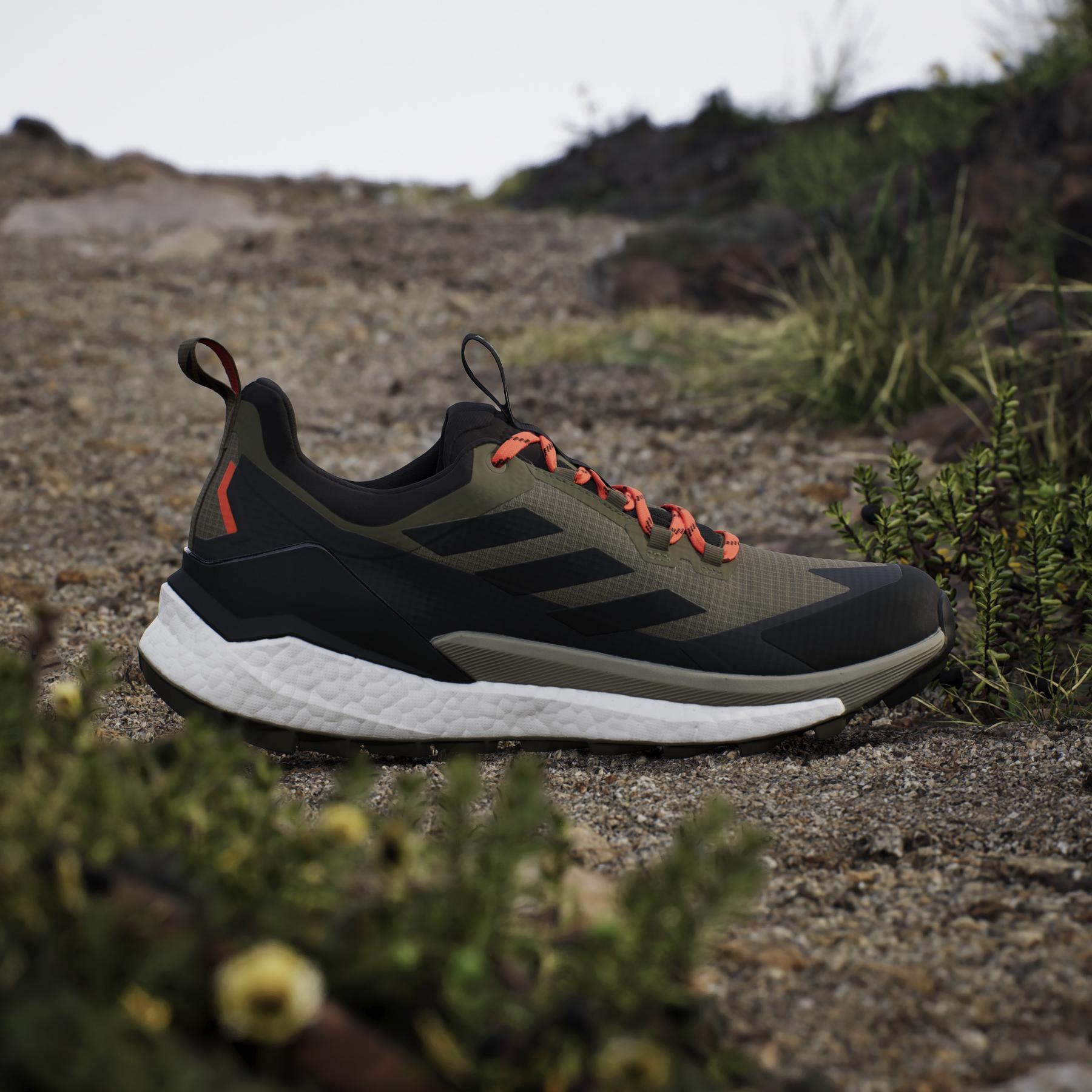 product/a/d/adidas_ih3537_16_footwear_photography_heromrktng_view_3.jpg