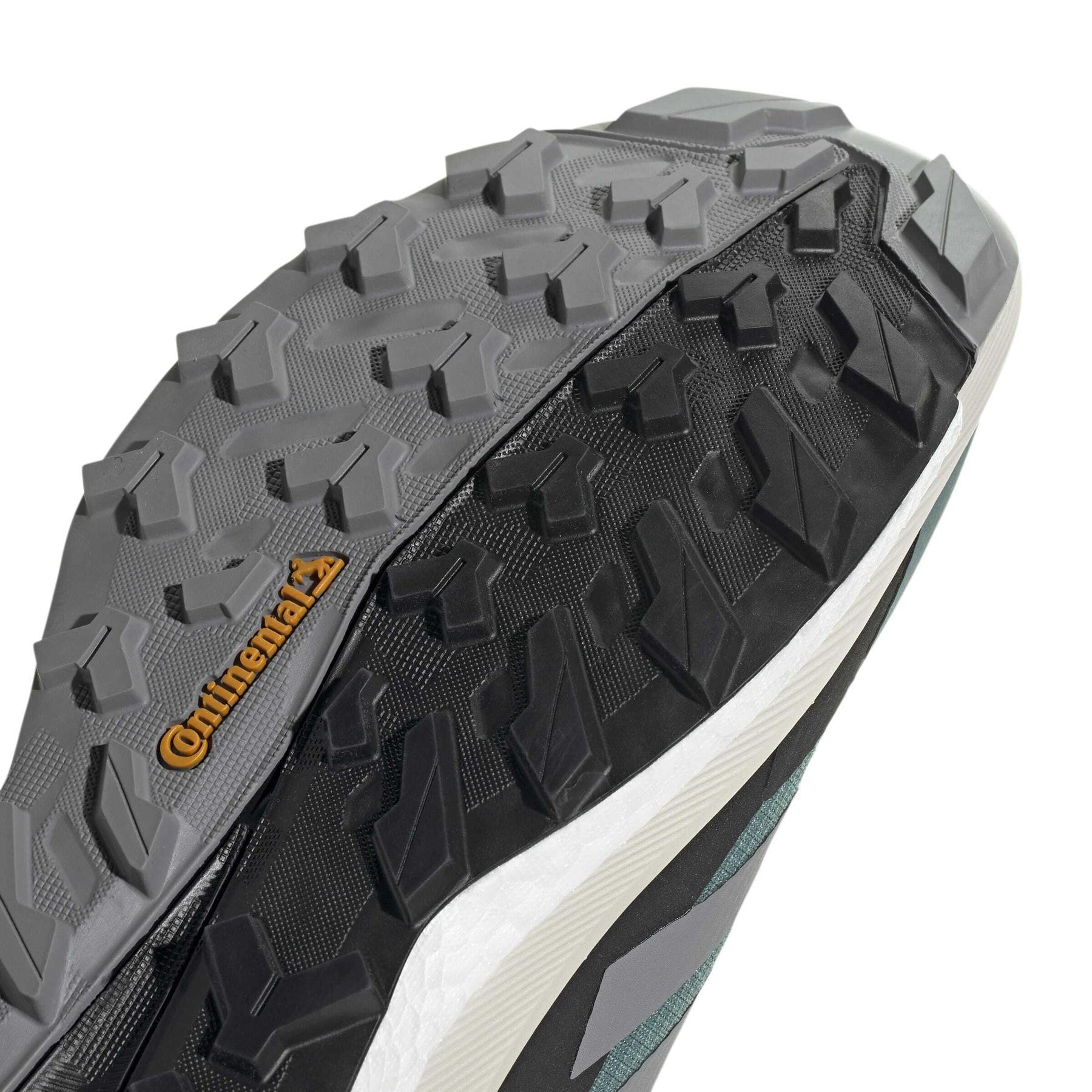 product/a/d/adidas_jq9908_9_footwear_photography_detail_view_2_white-nw091625.jpg