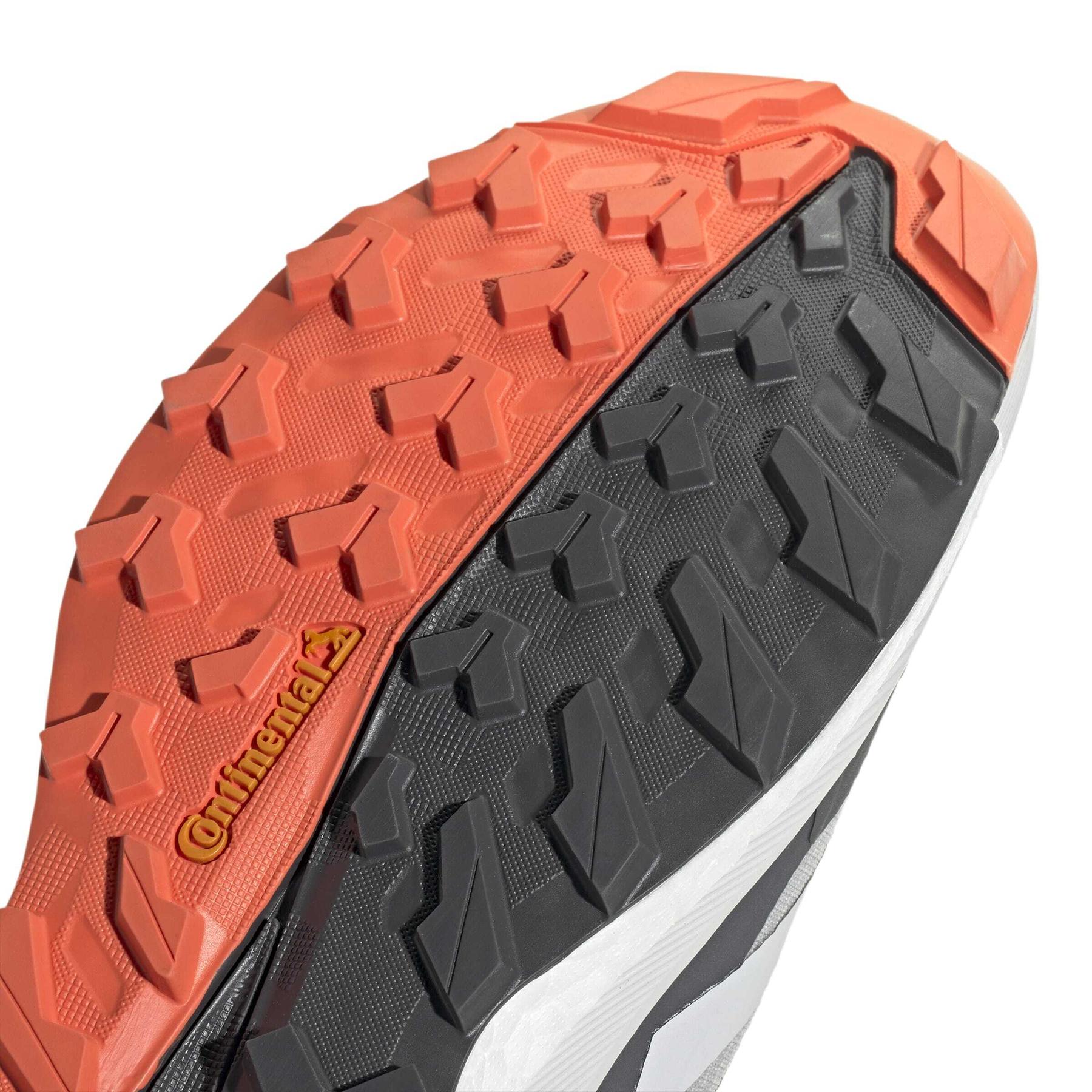 product/a/d/adidas_jq9909_9_footwear_photography_detail_view_2_white-nw091625.jpg