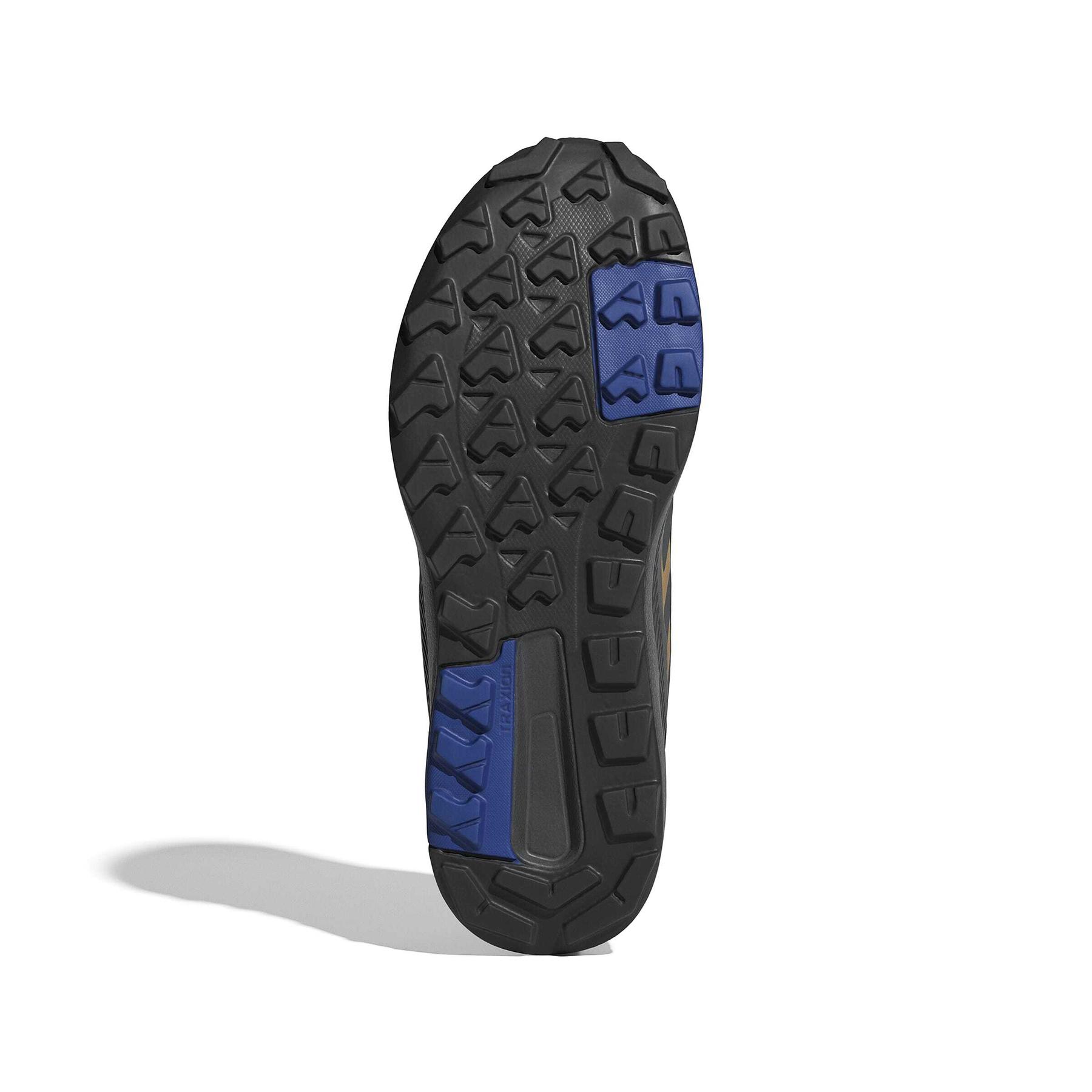 product/a/d/adidas_jq9954_4_footwear_photography_bottom_view_white-nw091625.jpg
