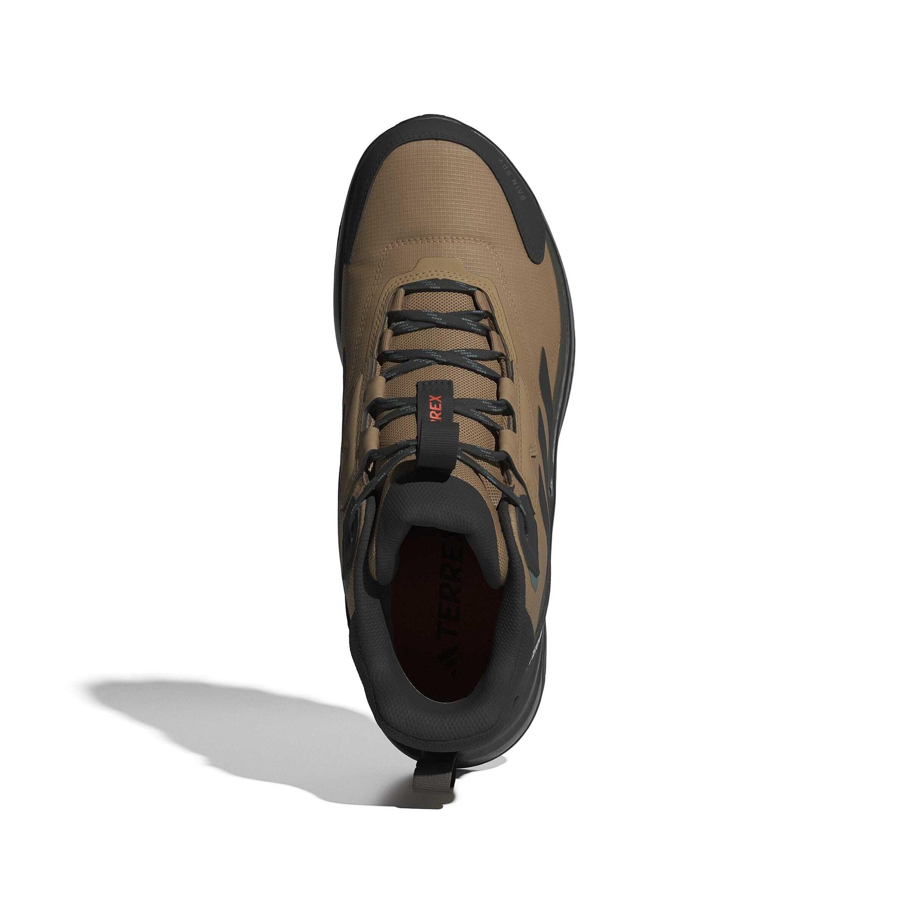 product/a/d/adidas_jq9963_3_footwear_photography_top_portrait_view_white-nw091625.jpg