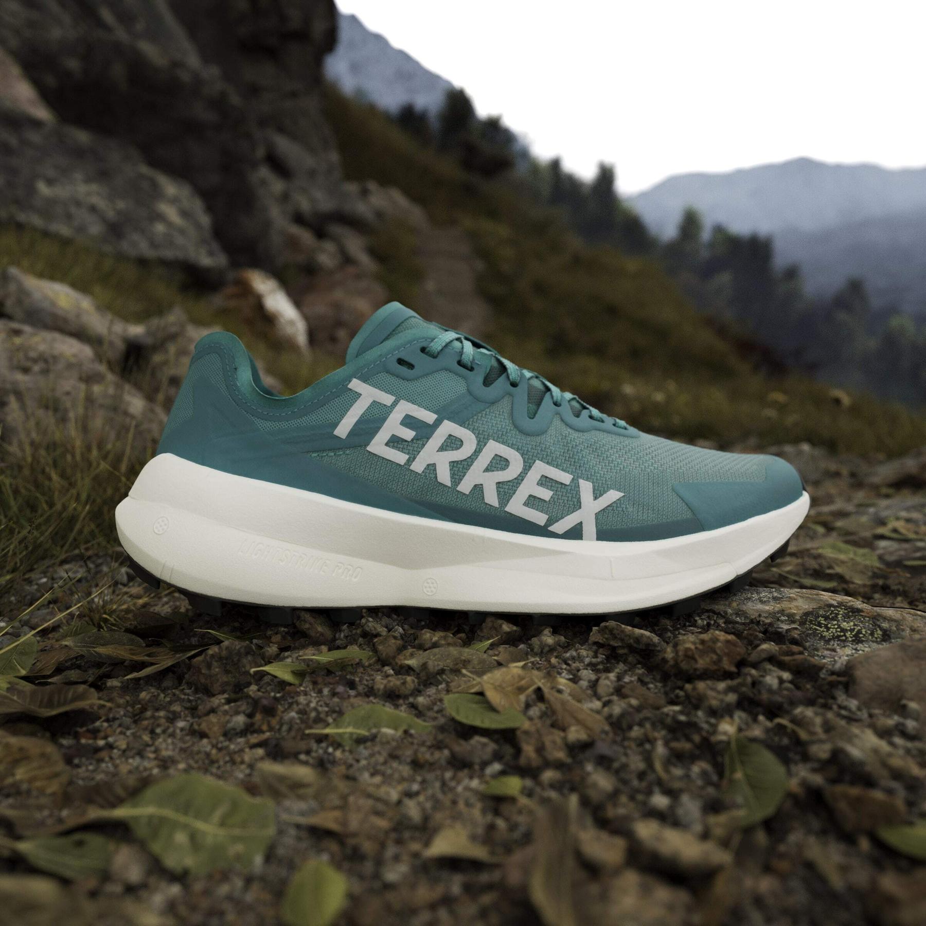 product/a/d/adidas_jr5239_18_footwear_photography_heromrktng_view_3-nw091725.jpg