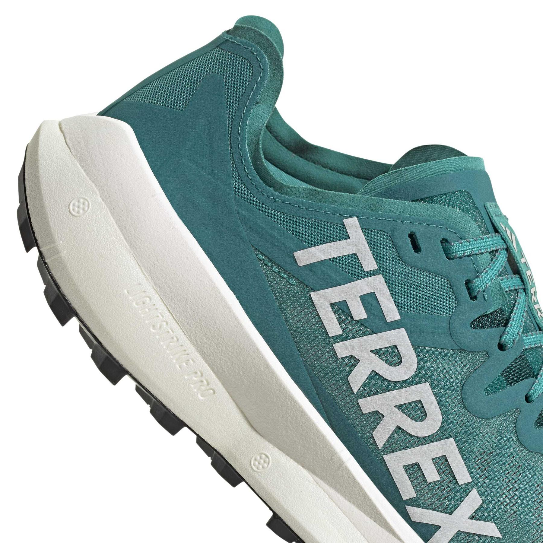 product/a/d/adidas_jr5239_9_footwear_photography_detail_view_2_white-nw091725.jpg