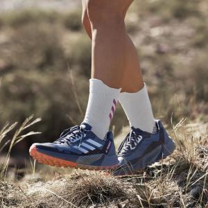 product/a/d/adidas_gz1901_20_footwear_photography_heromrktng_view_5_white_000.jpg