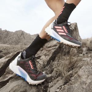 product/a/d/adidas_h03190_17_footwear_photography_descmrktng_view_1_white_000.jpg