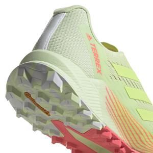 product/a/d/adidas_h03191_9_footwear_photography_detail_view_2_white_000.jpg